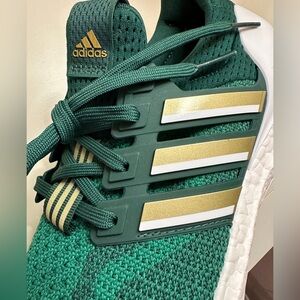 NEW Adidas 562 green and gold running / training shoe Men’s 8